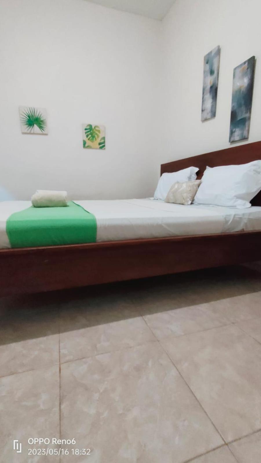 Pineapple Guest House Гили-Эйр Экстерьер фото